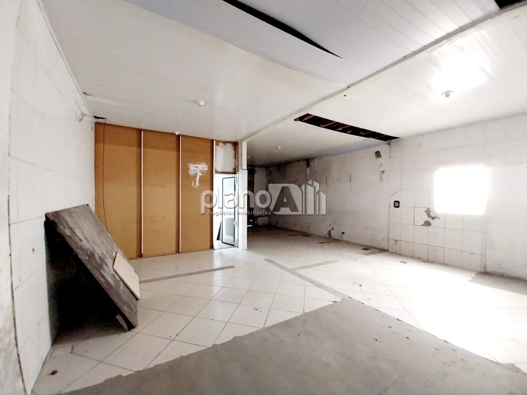 Loja com 100m² e com 600m² de área útil para alugar em Gravataí