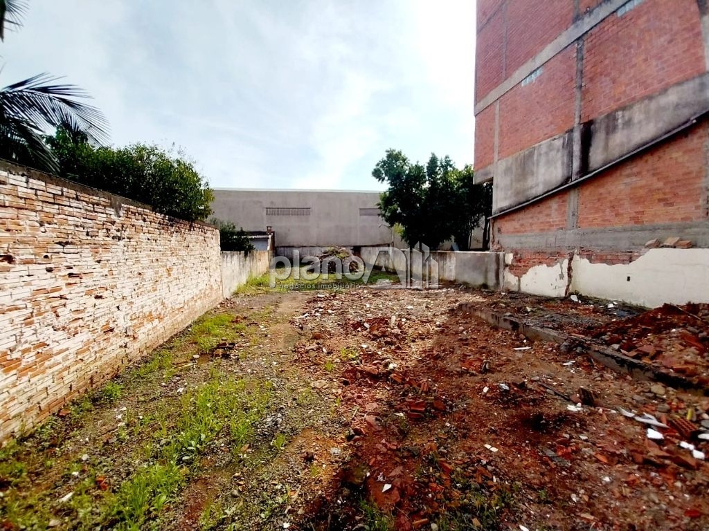 Loja com 100m² e com 600m² de área útil para alugar em Gravataí
