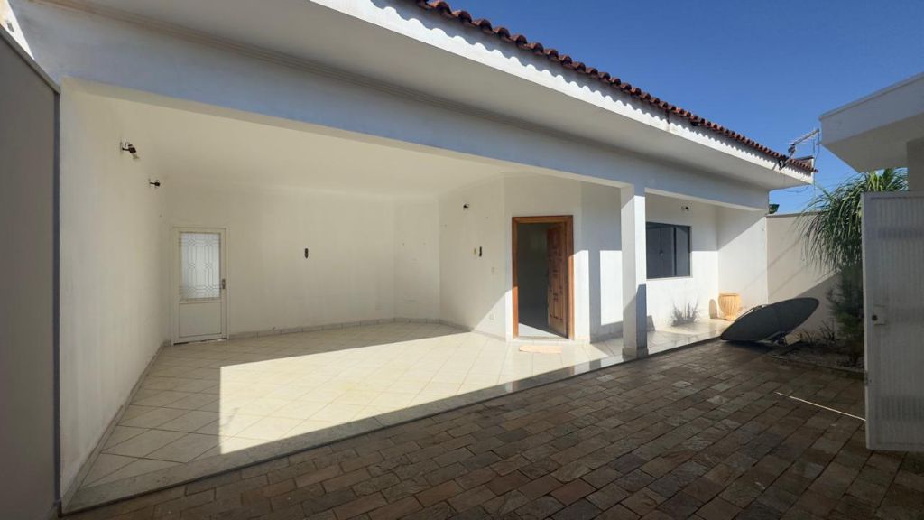CASA A VENDA NO LARANJEIRAS