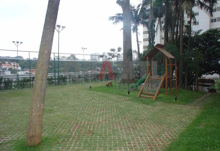 Apartamento impecável para venda no Campo Belo com 3 suítes, 180 m², 3 vagas, terraço gourmet, condomínio clube e baixa taxa de condomínio.