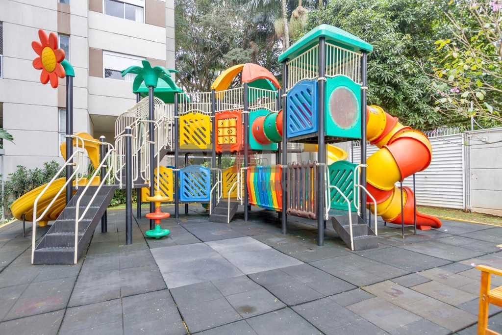 Apartamento impecável para venda no Campo Belo com 3 suítes, 180 m², 3 vagas, terraço gourmet, condomínio clube e baixa taxa de condomínio.