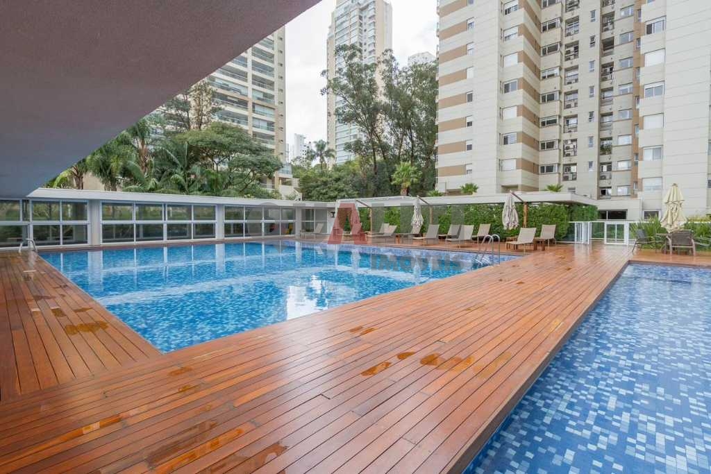 Apartamento impecável para venda no Campo Belo com 3 suítes, 180 m², 3 vagas, terraço gourmet, condomínio clube e baixa taxa de condomínio.