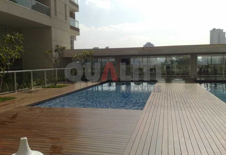 Apartamento impecável para venda no Campo Belo com 3 suítes, 180 m², 3 vagas, terraço gourmet, condomínio clube e baixa taxa de condomínio.