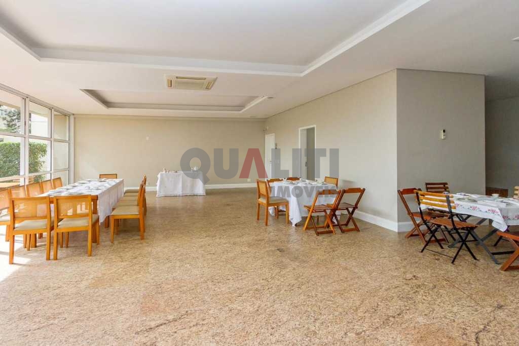Apartamento impecável para venda no Campo Belo com 3 suítes, 180 m², 3 vagas, terraço gourmet, condomínio clube e baixa taxa de condomínio.