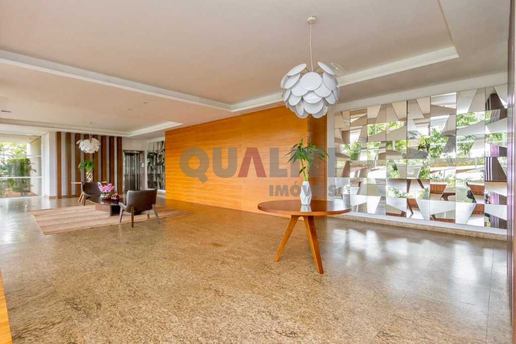 Apartamento impecável para venda no Campo Belo com 3 suítes, 180 m², 3 vagas, terraço gourmet, condomínio clube e baixa taxa de condomínio.