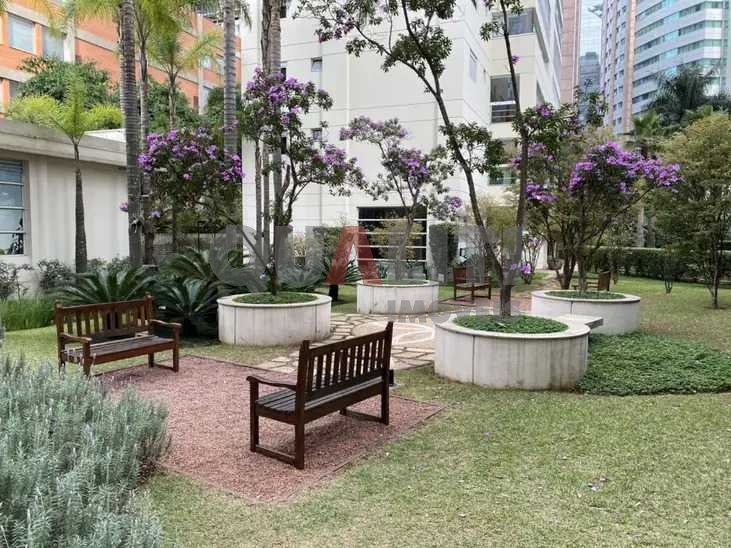 Apartamento com 120 m², living ampliado, varanda gourmet ampla, 3 dormitórios para venda, condomínio muito procurado na Vila Olímpia