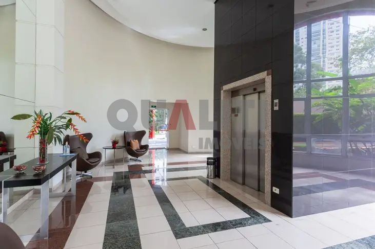 Apartamento para venda e locação com 116 m² reformado, mobiliado, 2 suítes, closet, varanda, 3 vagas no Campo Belo