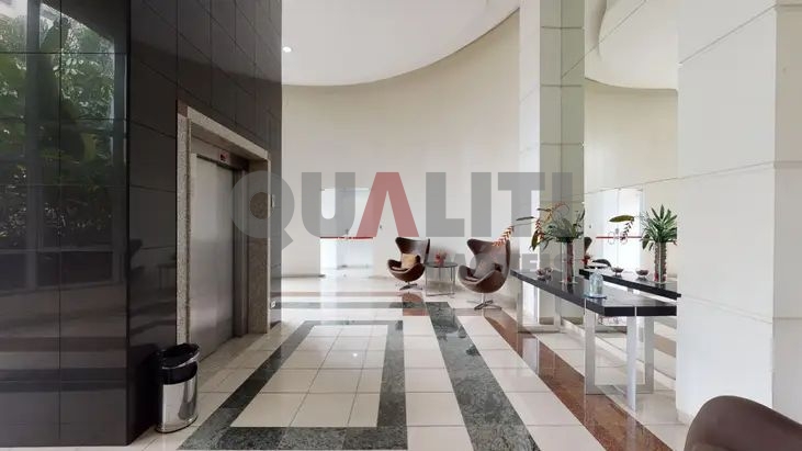 Apartamento para venda e locação com 116 m² reformado, mobiliado, 2 suítes, closet, varanda, 3 vagas no Campo Belo