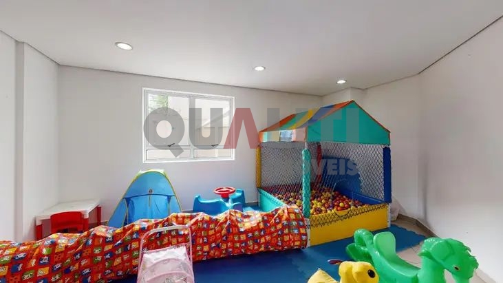 Apartamento para venda e locação com 116 m² reformado, mobiliado, 2 suítes, closet, varanda, 3 vagas no Campo Belo