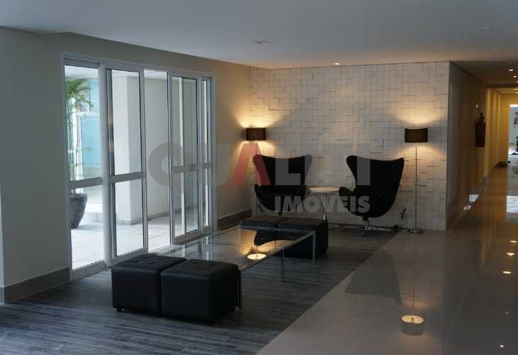 Apartamento a venda na Vila Olímpia com ampla varanda gourmet envidraçado, lazer completo, prédio novo.