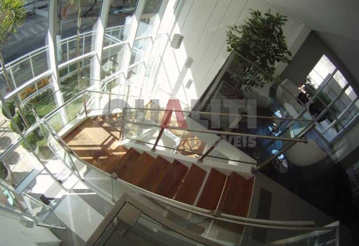 Apartamento a venda na Vila Olímpia com ampla varanda gourmet envidraçado, lazer completo, prédio novo.