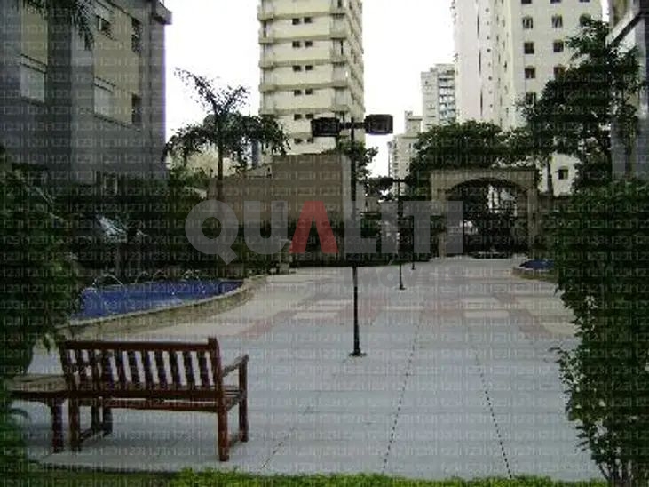 Apartamento para Locação com 137 m², 3 suítes, 3 garagens em Condomínio Luxo e Club, em Moema