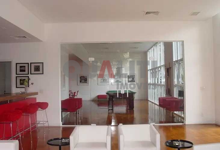 Apartamento para Locação com 137 m², 3 quartos, 2 suítes, 3 garagens, Condomínio Luxo e Club, em Moema