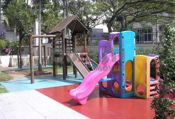 Apartamento para Locação com 137 m², 3 quartos, 2 suítes, 3 garagens, Condomínio Luxo e Club, em Moema