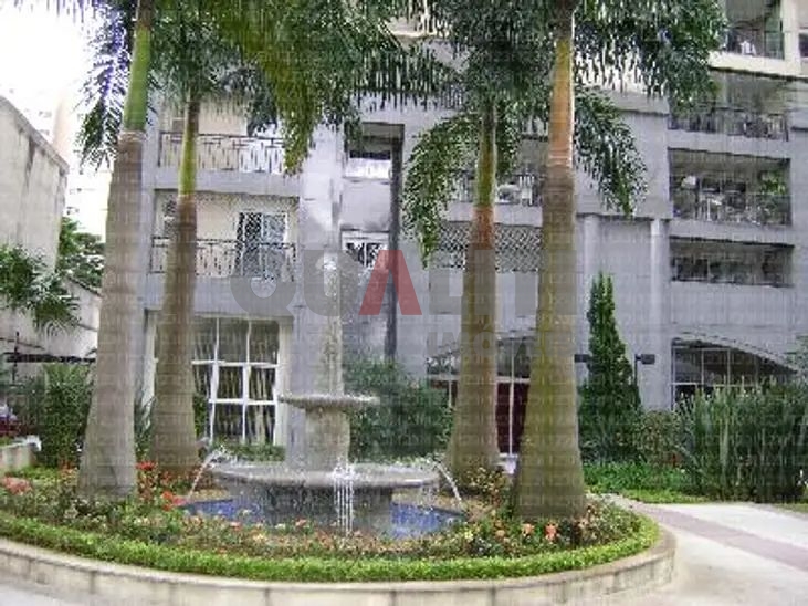 Apartamento para Locação com 137 m², 3 suítes, 3 garagens em Condomínio Luxo e Club, em Moema