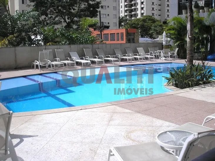 Apartamento para Locação com 137 m², 3 quartos, 2 suítes, 3 garagens, Condomínio Luxo e Club, em Moema