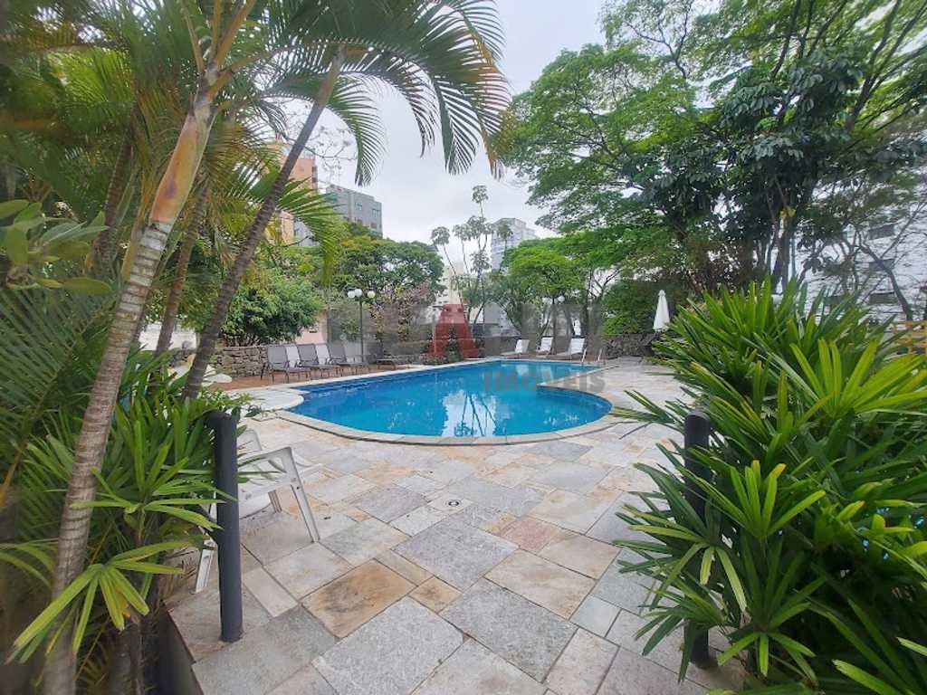 Apartamento Cobertura à Venda em Moema.