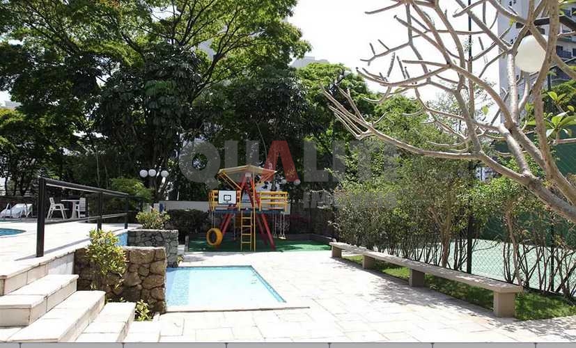 Apartamento Cobertura à Venda em Moema.