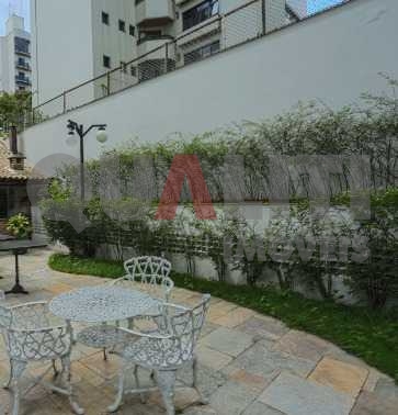 Apartamento Cobertura à Venda em Moema.
