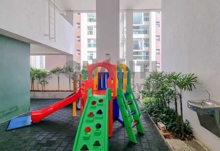 Apartamento com 94 m² para Venda, 2 quartos, 1 suíte, closet, varanda envidraçada e 2 vagas no Brooklin