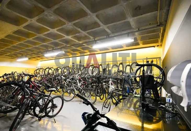 Apartamento mobiliado moderno no Brooklin Novo, com 1 dormitório, 1 vaga de garagem, depósito e lazer completo.