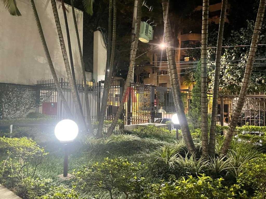Apartamento Triplex á venda em Moema , 2 dormitórios, 1 suíte, 3 vagas