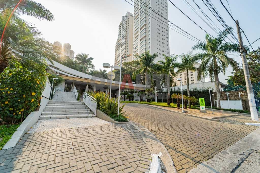 Apartamento à venda no Condomínio IEPE com 3 suítes, lazer completo, vista eterna para o São Paulo Golf clube
