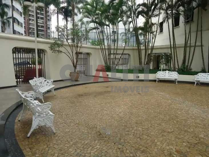 Apartamento para Venda com 181 m², 4 dormitórios, 2 suítes e 2 vagas, Rua arborizada em Moema Índios.