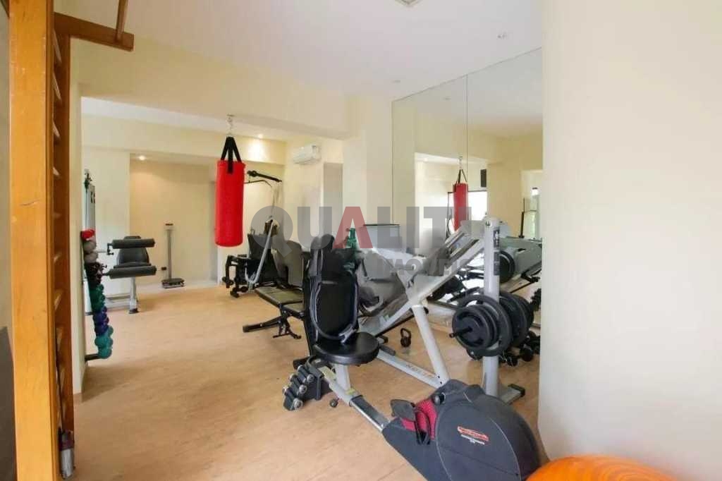 Apartamento com 280m² para Locação e Venda de alto padrão em Moema 4 quartos, 3 suítes, 4 vagas e piscina individual no apartamento.