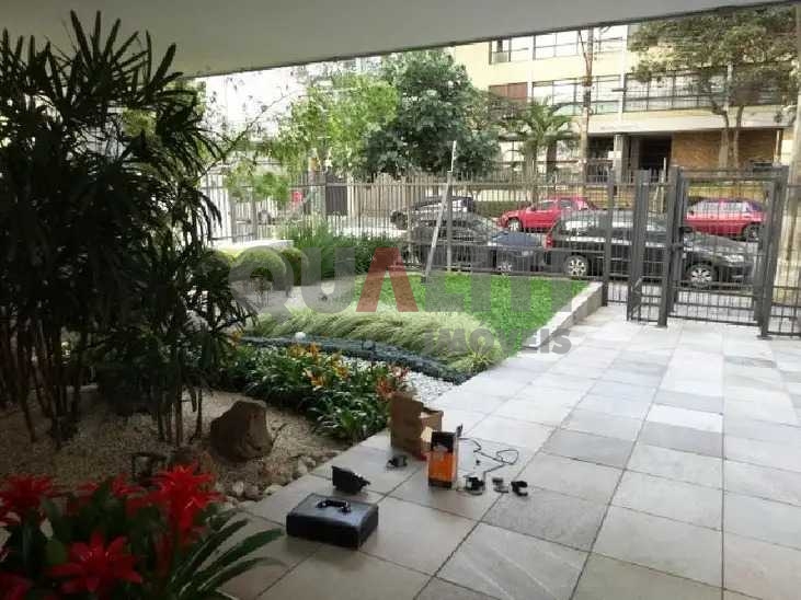 Apartamento à venda com 3 dormitórios, 1 suíte, 2 vagas no bairro Paraíso, um por andar
