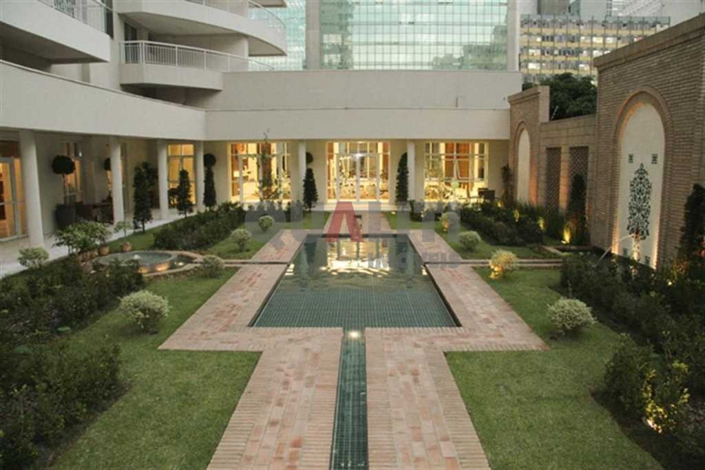Apartamento à venda Cerqueira César, 3 dormitórios, 2 suítes, 2 vagas, mobiliado
