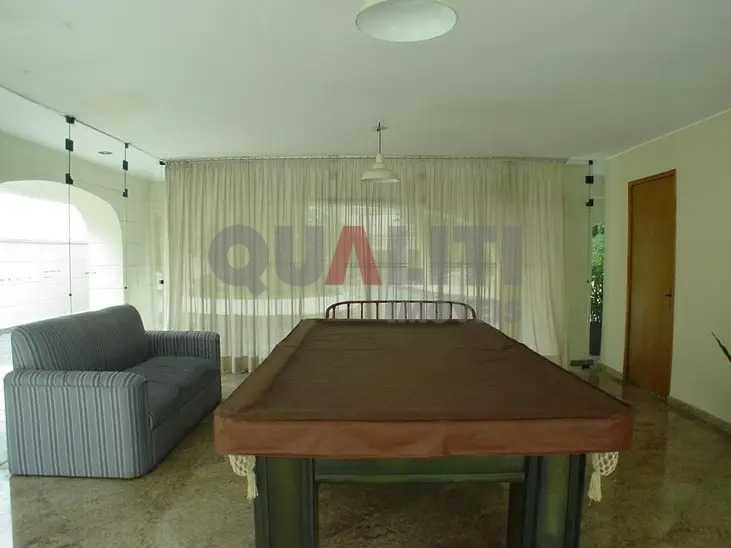 Apartamento à venda em Moema com 3 dormitórios e 1 suíte todo reformado