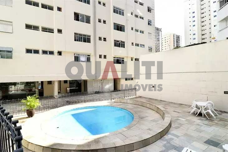 Apartamento à venda em Moema com 3 dormitórios e 1 suíte todo reformado