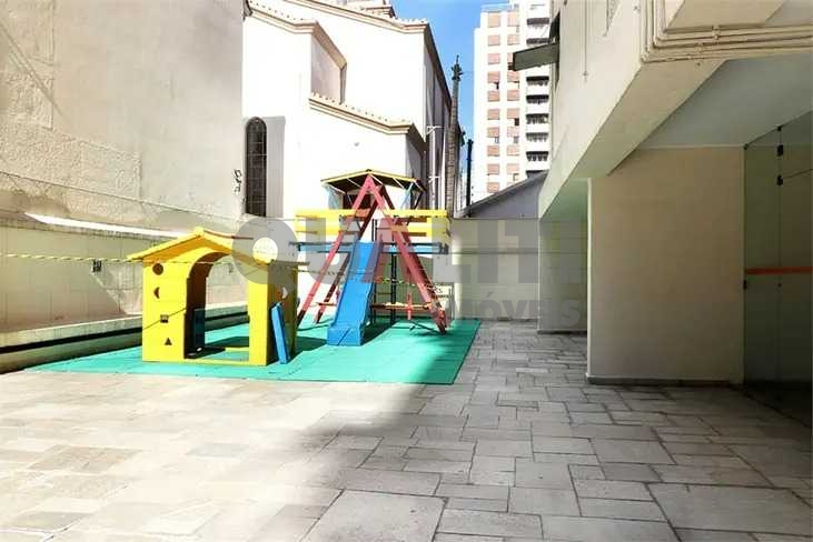 Apartamento à venda em Moema com 3 dormitórios e 1 suíte todo reformado