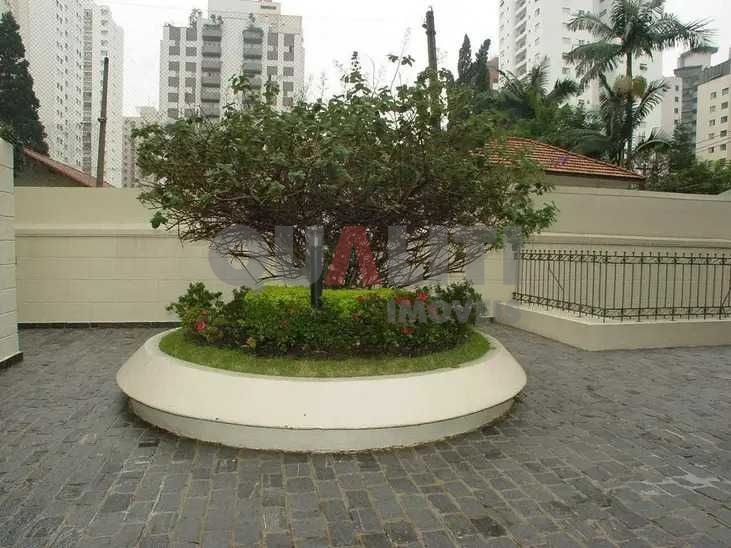 Apartamento à venda em Moema com 3 dormitórios e 1 suíte todo reformado