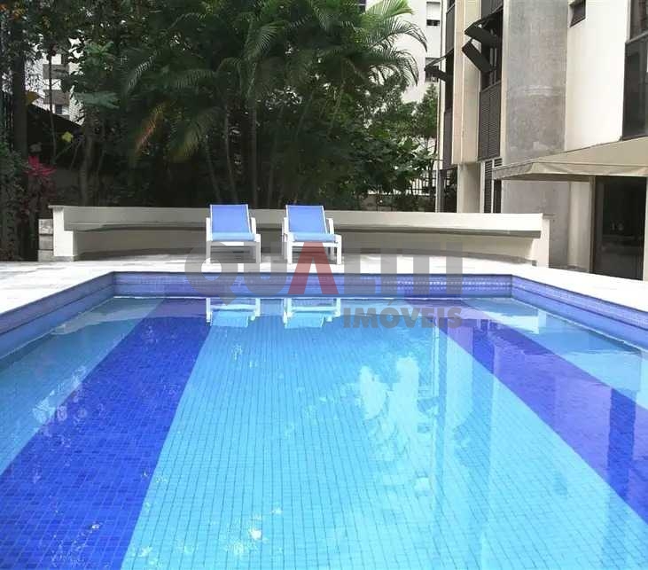 Tríplex em Cobertura de Alto Padrão com 3 suítes a venda em Higienópolis