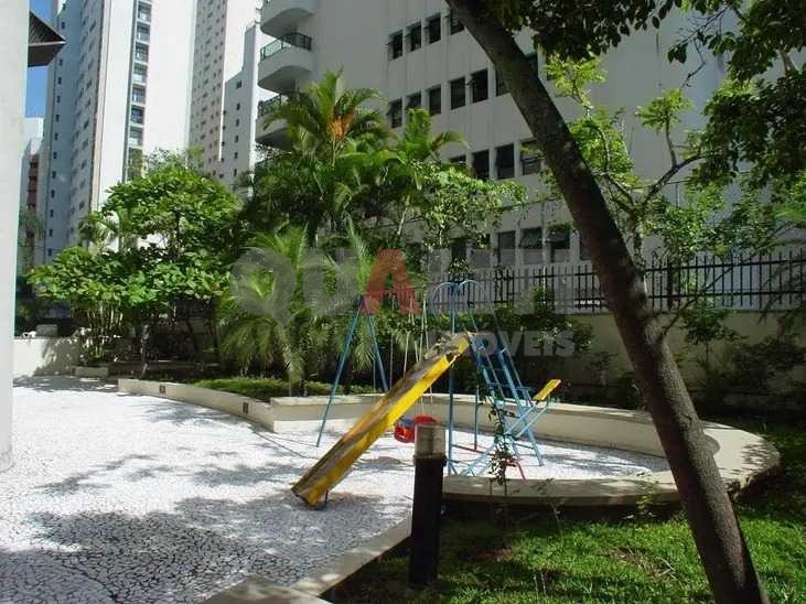Tríplex em Cobertura de Alto Padrão com 3 suítes a venda em Higienópolis