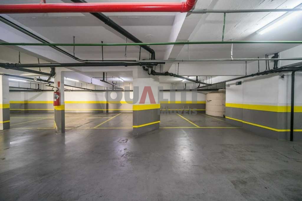Apartamento à venda com 220m² mobiliado com 4 dormitórios, 3 suítes sendo 1 por andar, no Campo Belo.