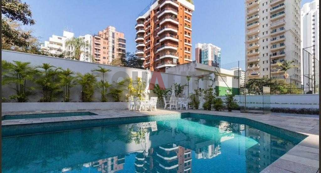 Apartamento à venda com 220m² mobiliado com 4 dormitórios, 3 suítes sendo 1 por andar, no Campo Belo.