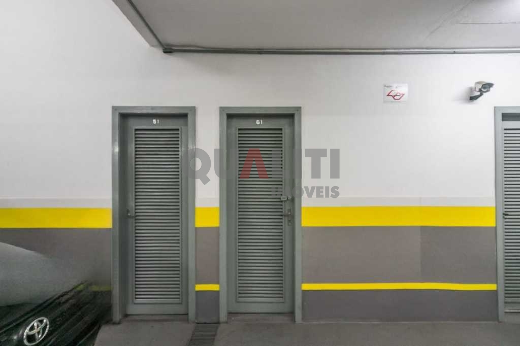 Apartamento à venda com 220m² mobiliado com 4 dormitórios, 3 suítes sendo 1 por andar, no Campo Belo.