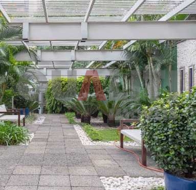 Apartamento mobiliado à venda, 1 dormitório, suíte, lavabo, 54m², no Itaim Bibi