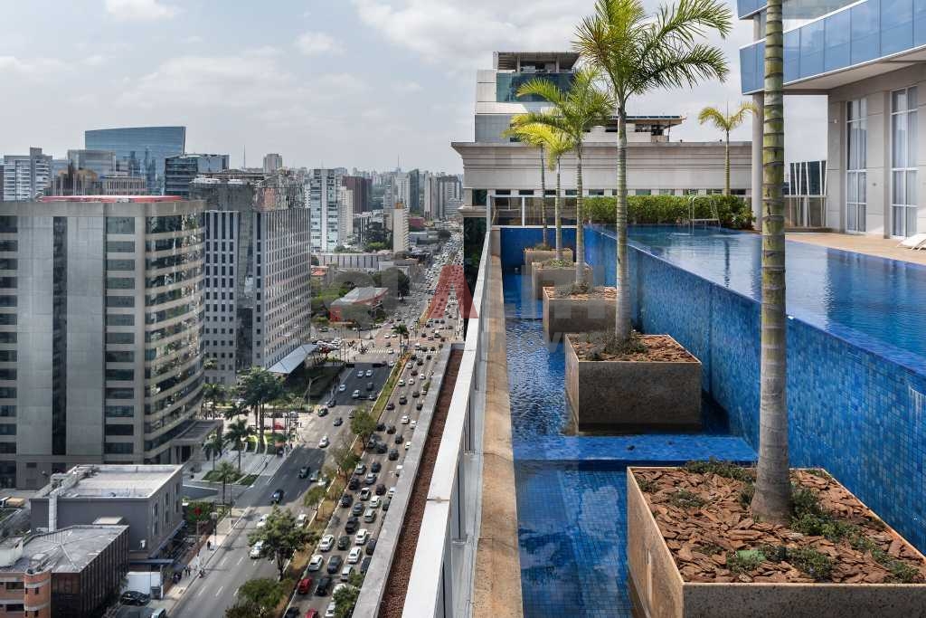 Apartamento mobiliado à venda, 1 dormitório, suíte, lavabo, 54m², no Itaim Bibi
