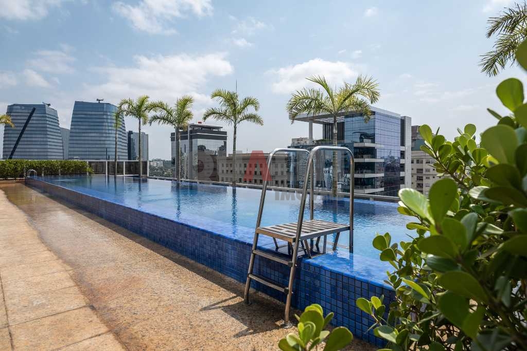 Apartamento mobiliado à venda, 1 dormitório, suíte, lavabo, 54m², no Itaim Bibi