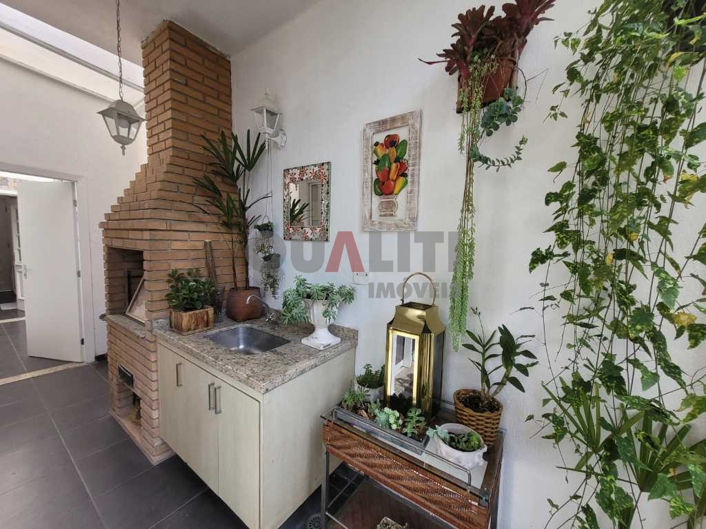 Casa em condomínio fechado, para venda e locação no Alto da Boa Vista.