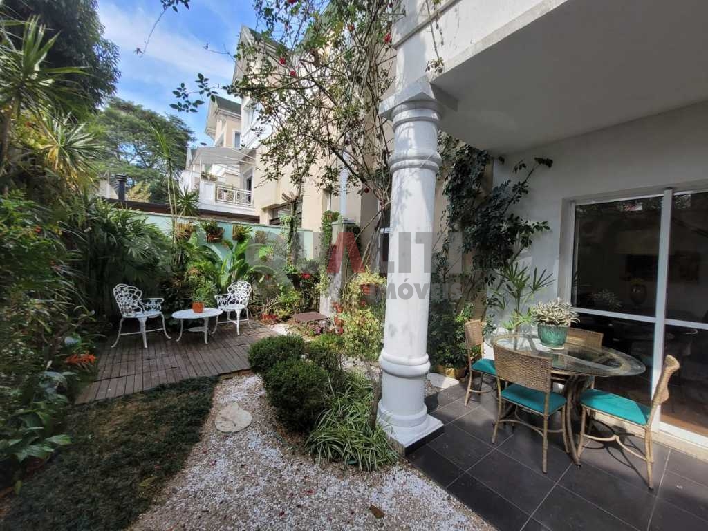 Casa em condomínio fechado, para venda e locação no Alto da Boa Vista.