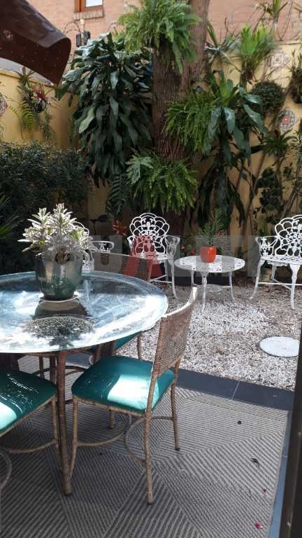 Casa em condomínio fechado, para venda e locação no Alto da Boa Vista.