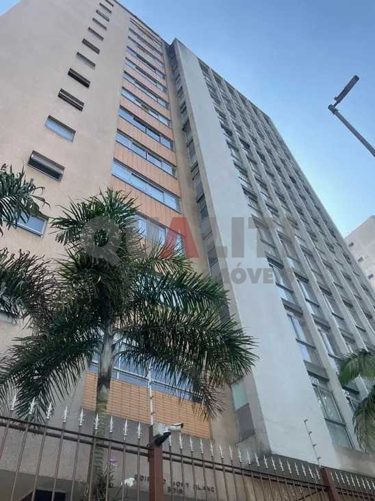 Excelente apartamento no Jardim Paulista para Venda com 251m², 3 quartos, suíte master, closet e 2 vagas de garagem.
