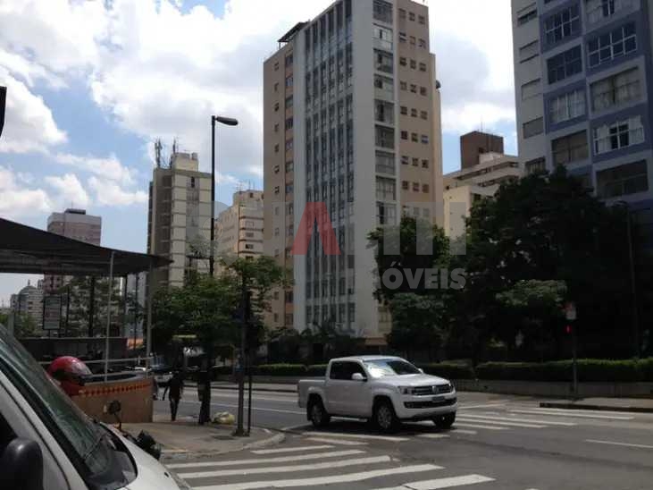 Excelente apartamento no Jardim Paulista para Venda com 251m², 3 quartos, suíte master, closet e 2 vagas de garagem.