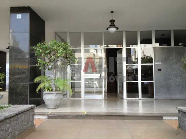Excelente apartamento no Jardim Paulista para Venda com 251m², 3 quartos, suíte master, closet e 2 vagas de garagem.
