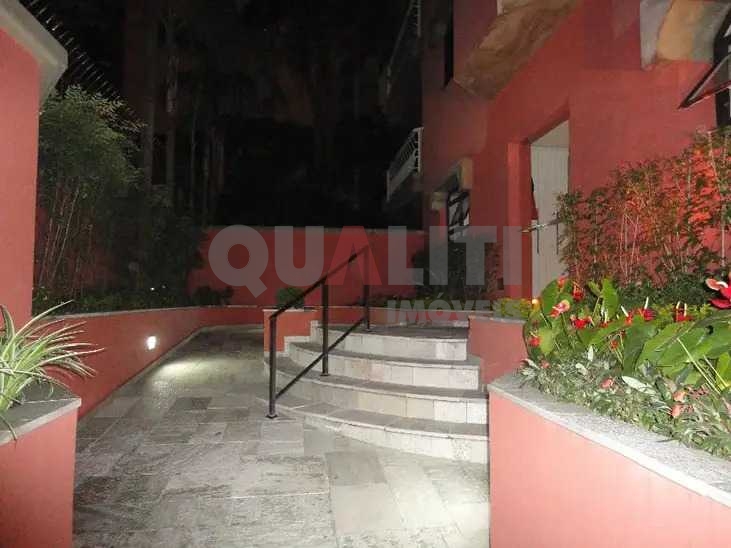 Apartamento cobertura duplex para venda de 350 m², 2 suítes, closets e 3 vagas, em Moema Índios.